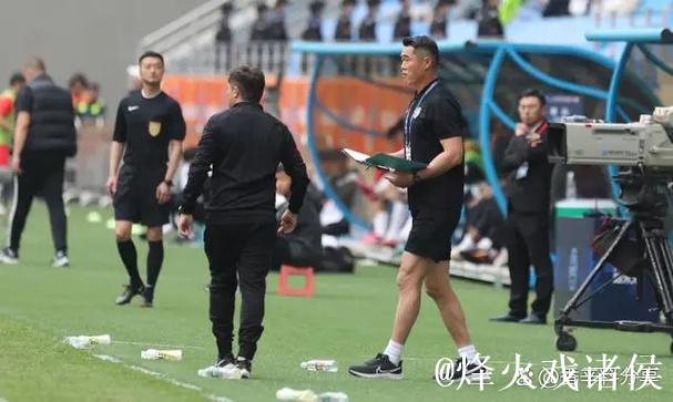 韦所为加入重庆铜梁龙训练,青岛海牛球员身份引关注 韦所为加入重庆铜梁龙训练,青岛海牛球员身份引关注