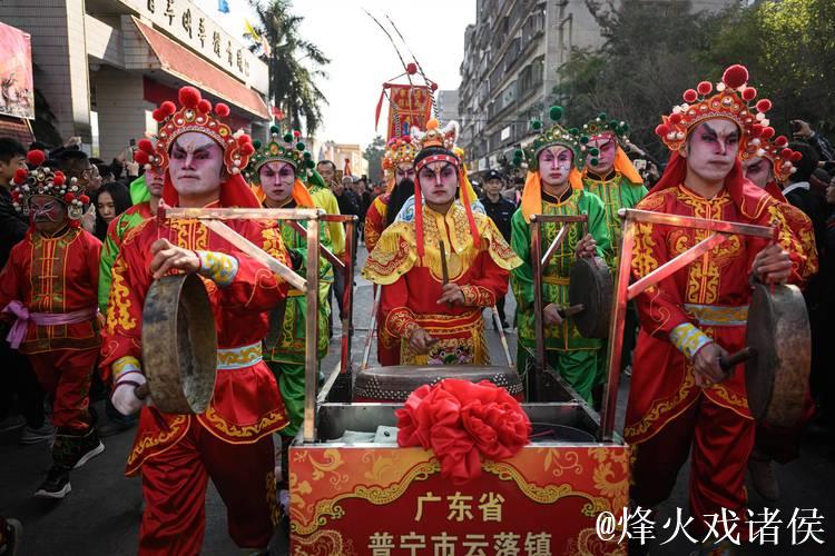 饶平武术英歌队问鼎普宁“英超”总冠军，传统文化迸发青春活力